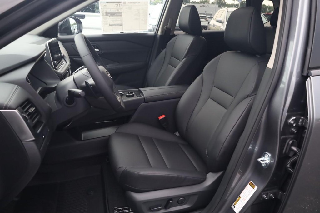 Nissan Rogue Vehicle Image 20