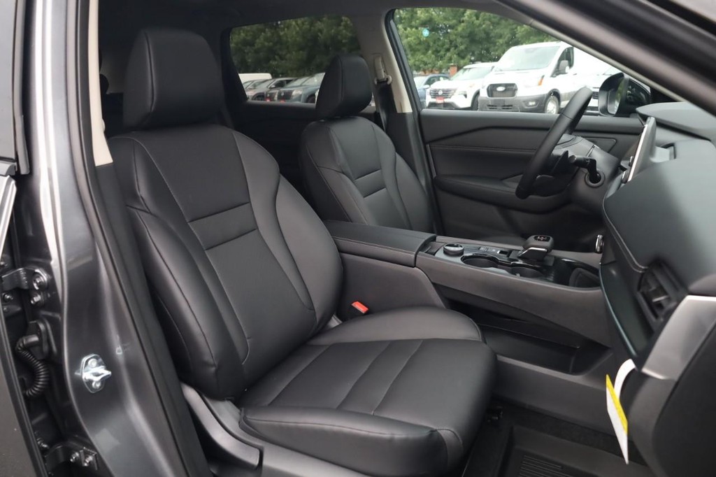 Nissan Rogue Vehicle Image 21