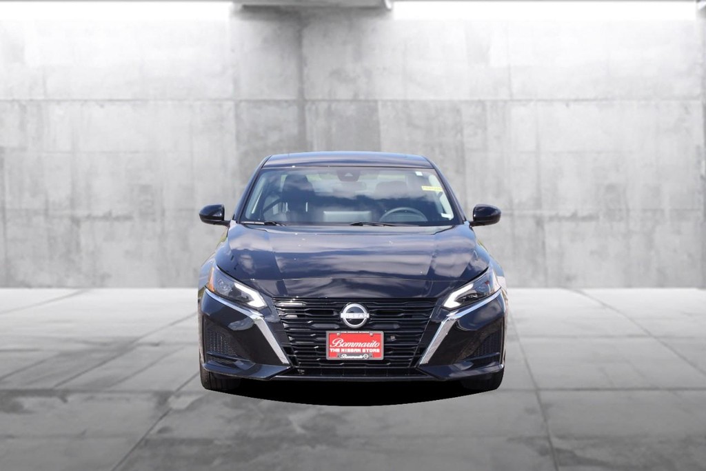 Nissan Altima Vehicle Image 04