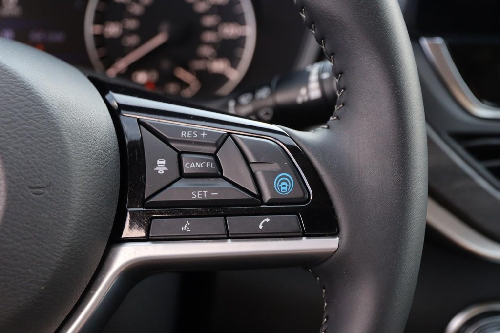 Nissan Altima Vehicle Image 13