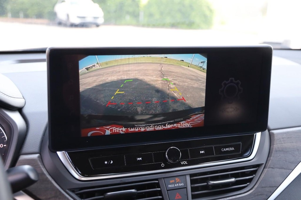 Nissan Altima Vehicle Image 16
