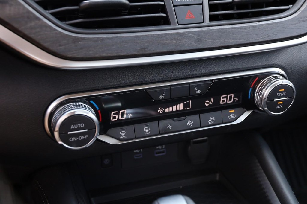 Nissan Altima Vehicle Image 17