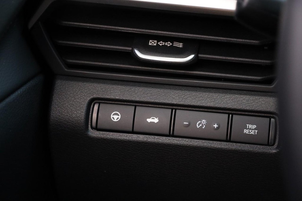 Nissan Altima Vehicle Image 21