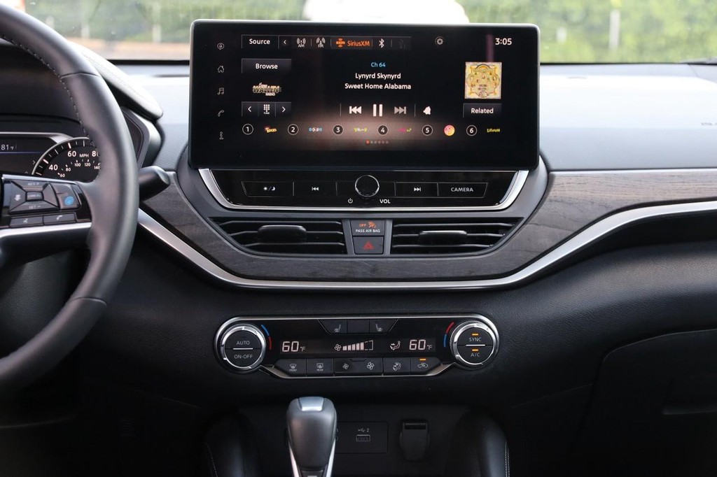 Nissan Altima Vehicle Image 25