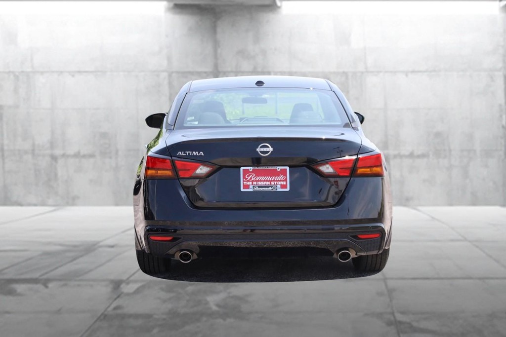 Nissan Altima Vehicle Image 06