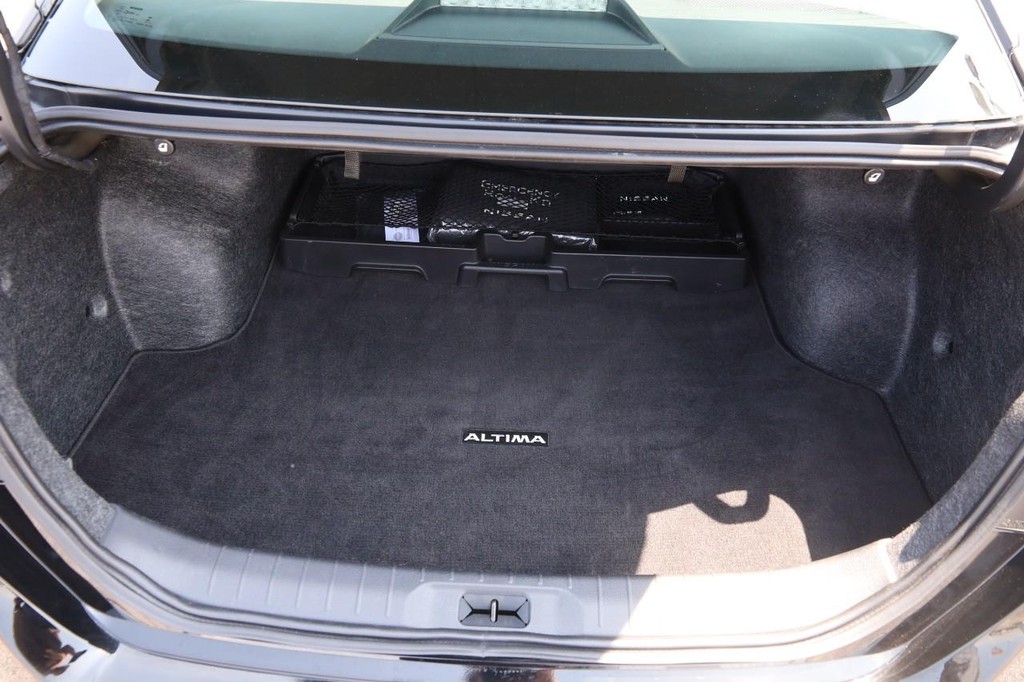 Nissan Altima Vehicle Image 07
