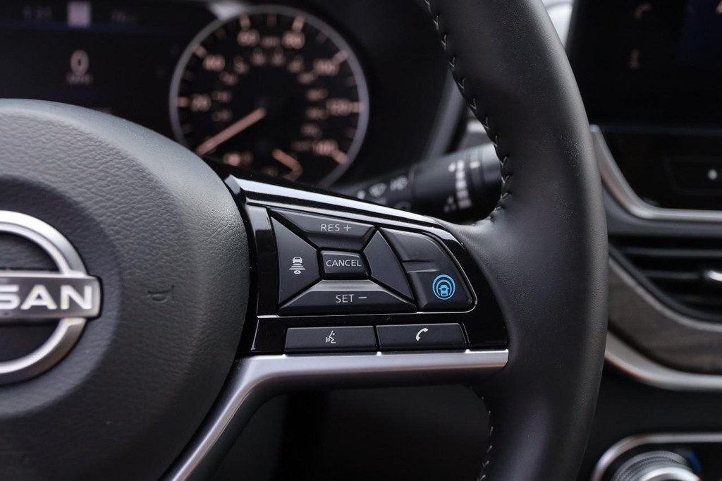 Nissan Altima Vehicle Image 13