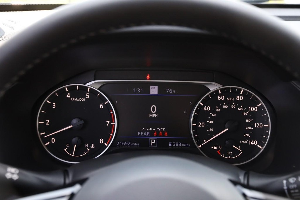 Nissan Altima Vehicle Image 14