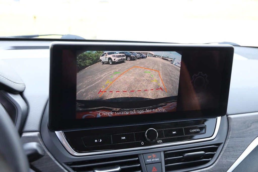 Nissan Altima Vehicle Image 18