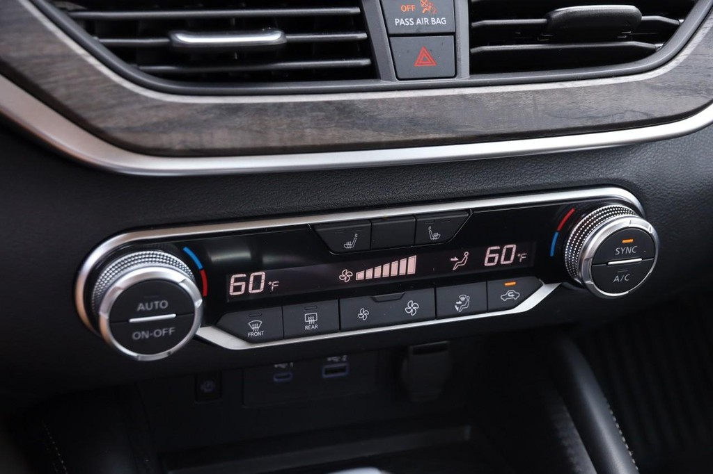 Nissan Altima Vehicle Image 19