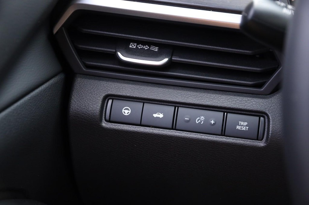Nissan Altima Vehicle Image 21