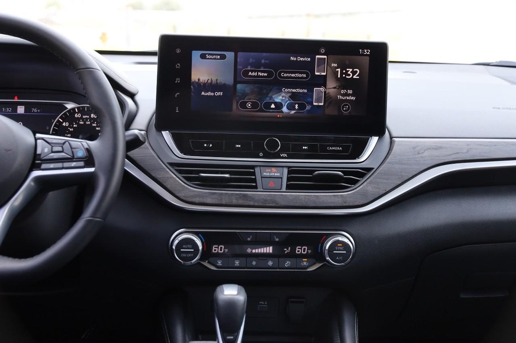 Nissan Altima Vehicle Image 25