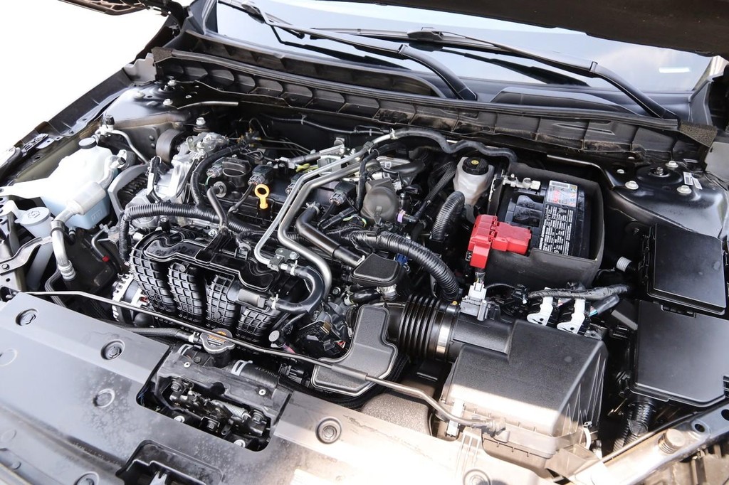 Nissan Altima Vehicle Image 28