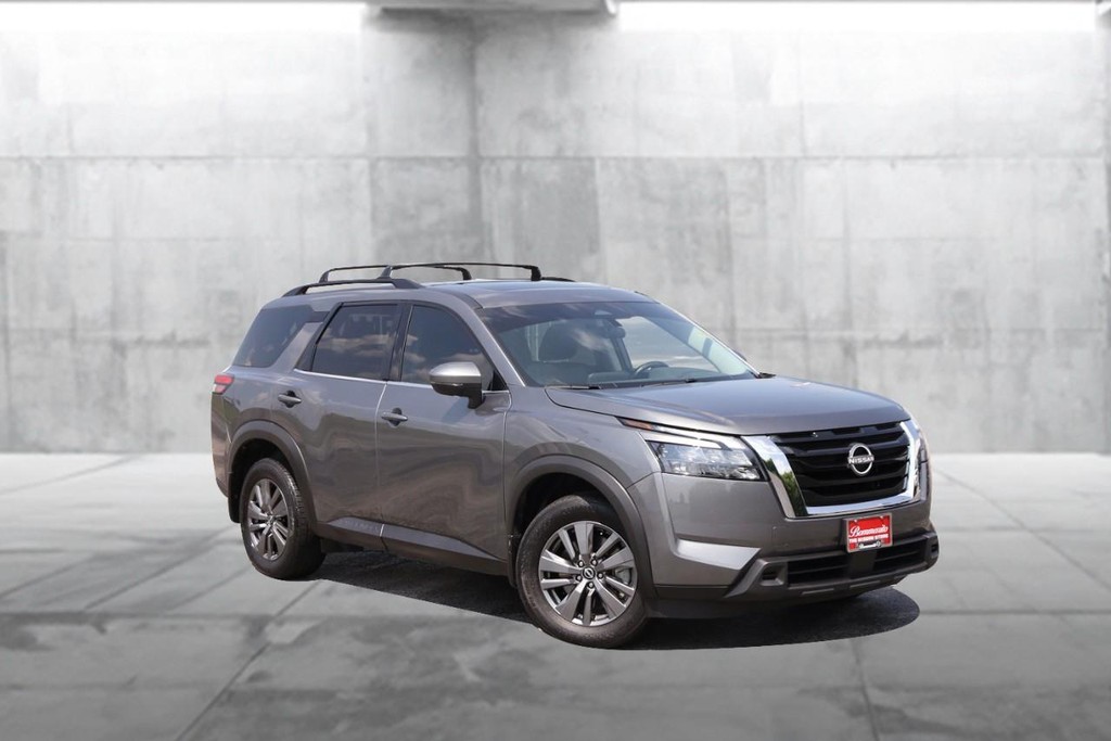 Nissan Pathfinder Vehicle Image 02