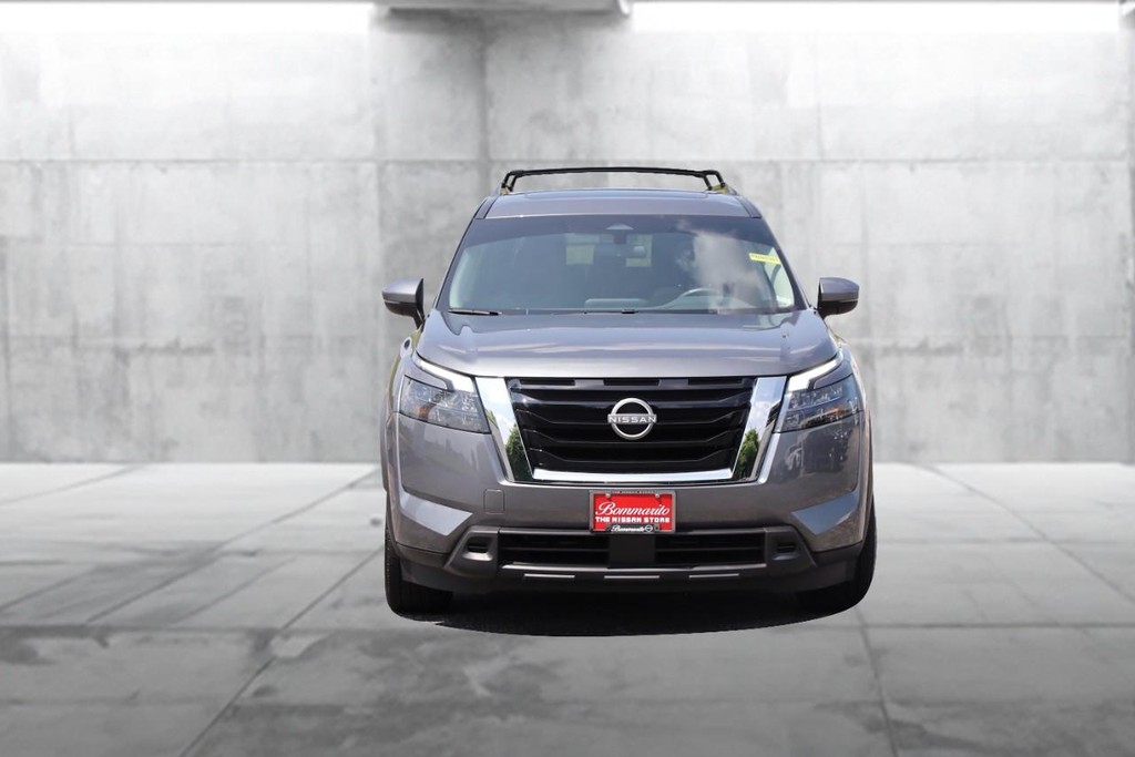 Nissan Pathfinder Vehicle Image 04
