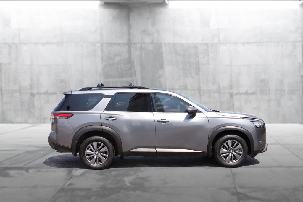 Nissan Pathfinder Vehicle Image 05