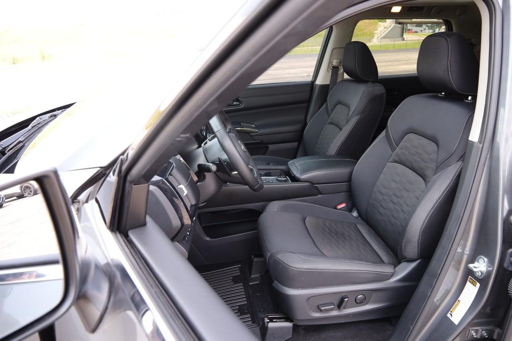 Nissan Pathfinder Vehicle Image 10