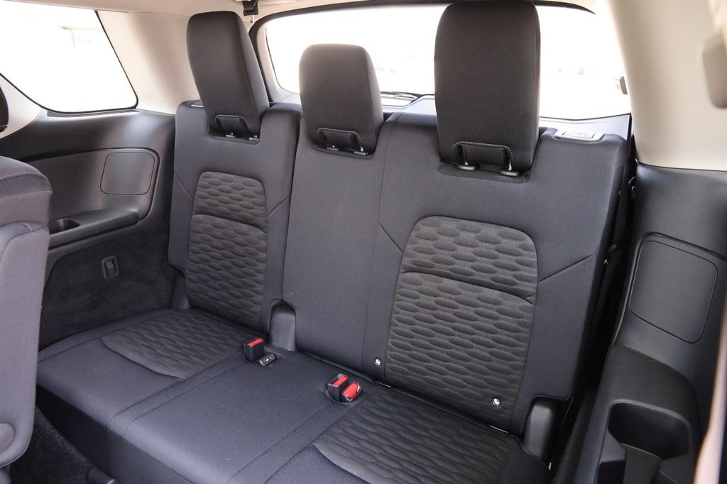 Nissan Pathfinder Vehicle Image 12