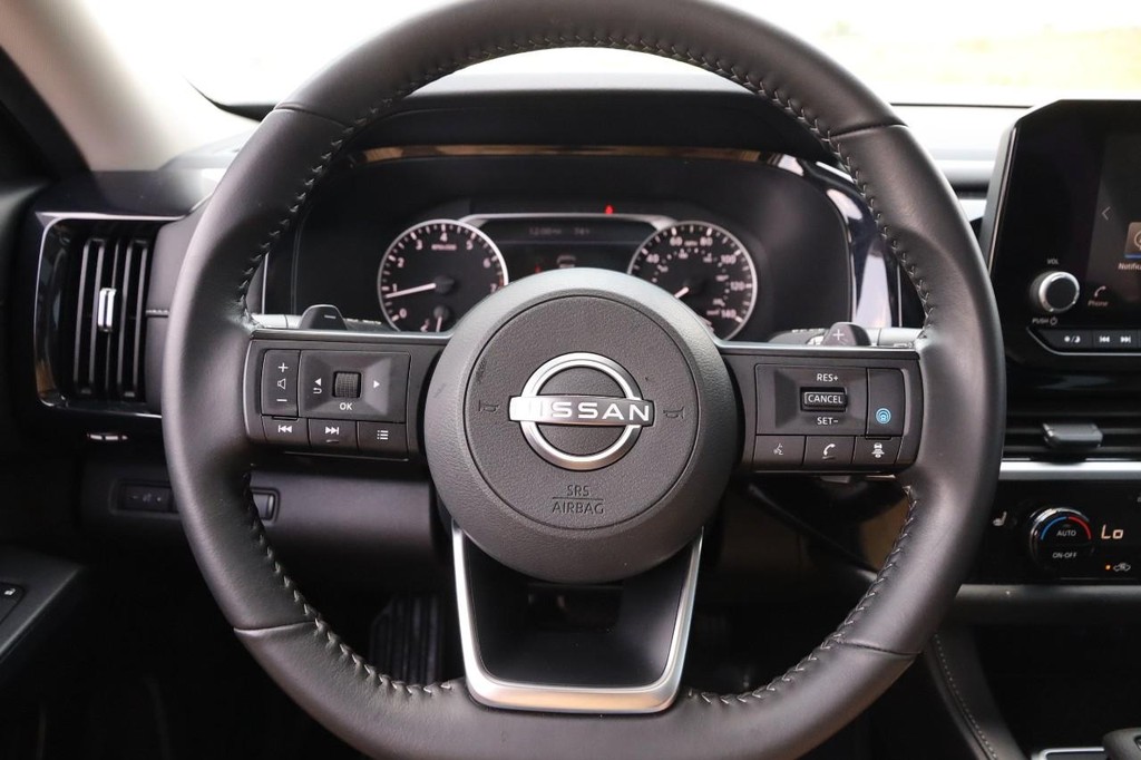 Nissan Pathfinder Vehicle Image 13