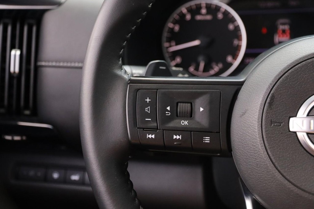 Nissan Pathfinder Vehicle Image 14