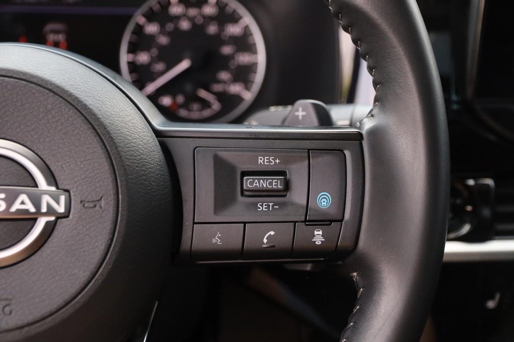 Nissan Pathfinder Vehicle Image 15