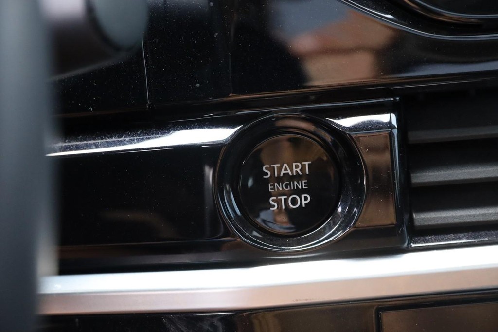 Nissan Pathfinder Vehicle Image 17