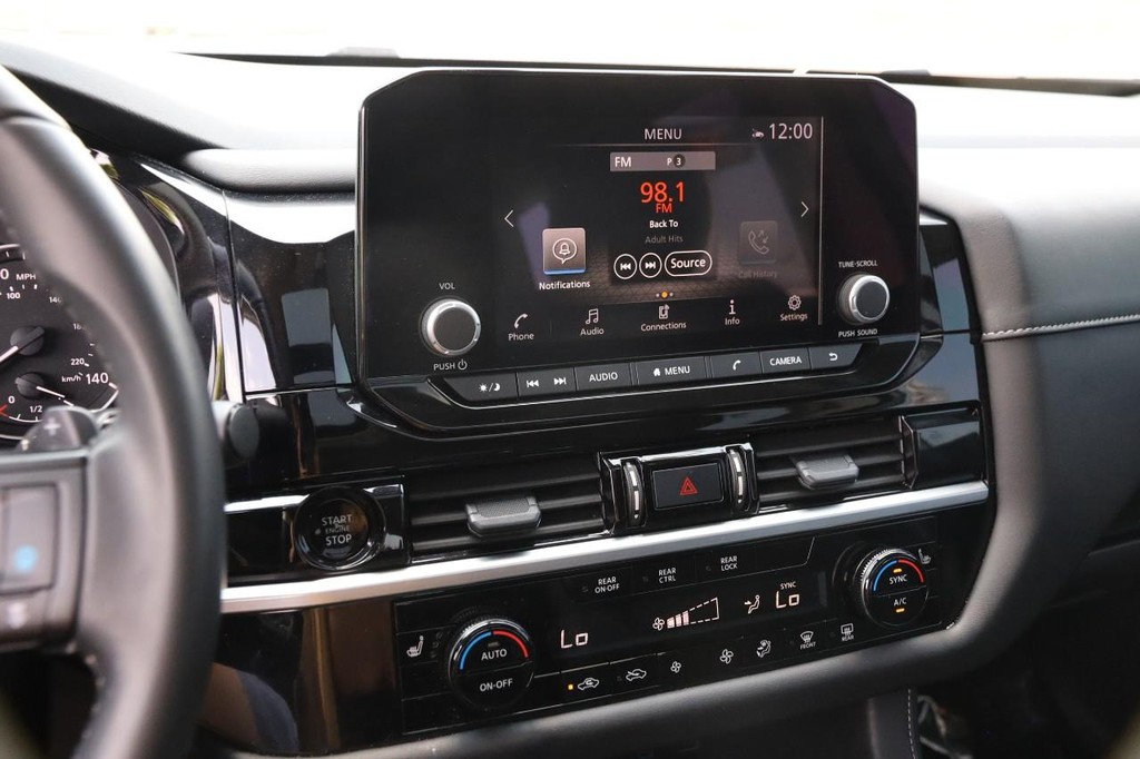 Nissan Pathfinder Vehicle Image 18