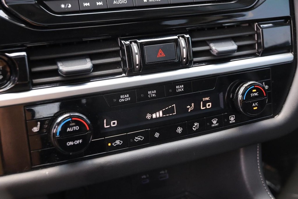 Nissan Pathfinder Vehicle Image 21