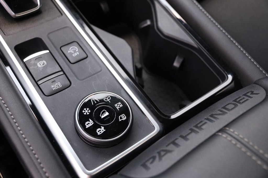 Nissan Pathfinder Vehicle Image 22