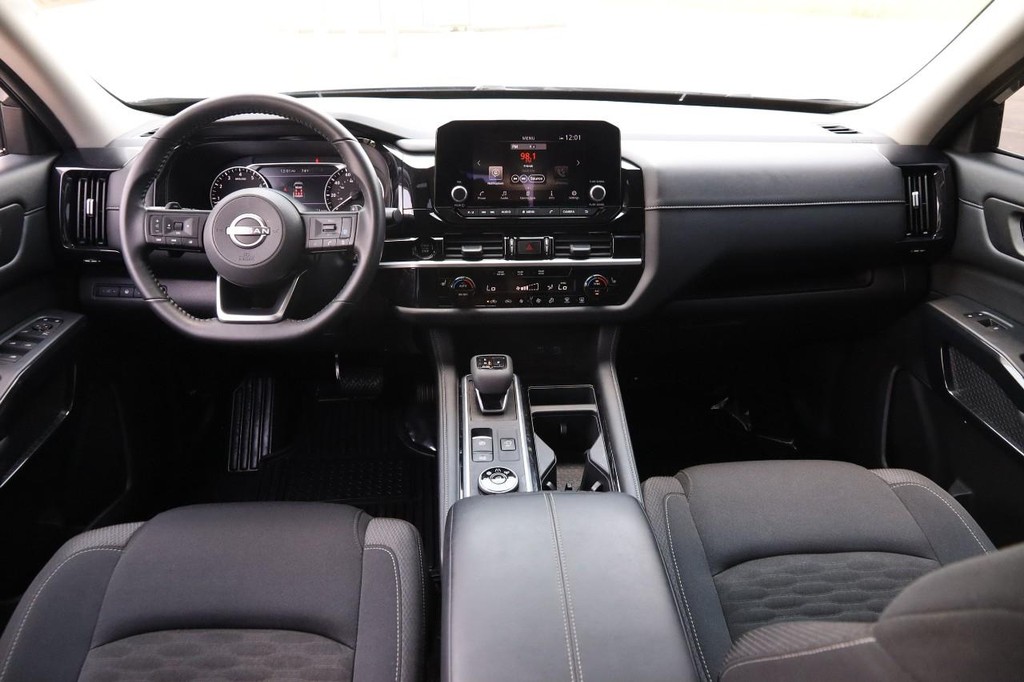 Nissan Pathfinder Vehicle Image 25