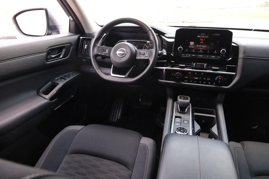Nissan Pathfinder Vehicle Image 26