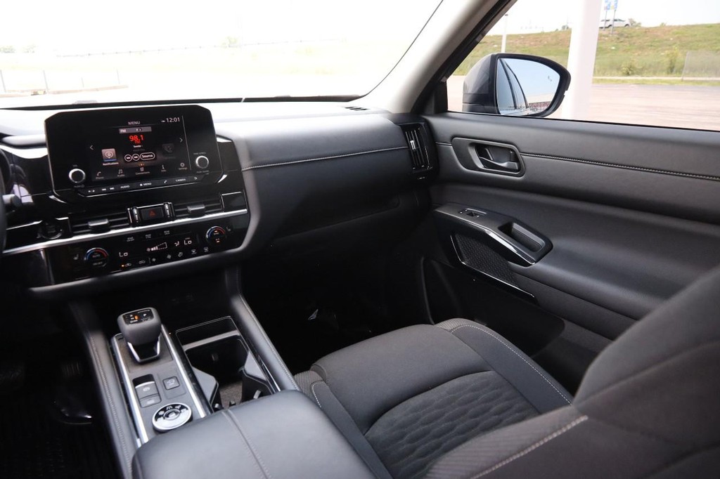 Nissan Pathfinder Vehicle Image 29