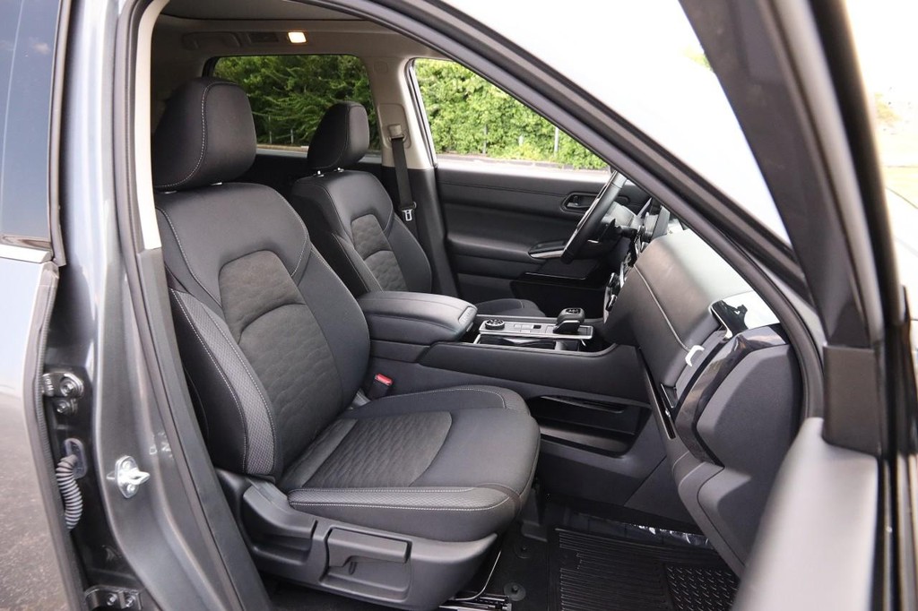 Nissan Pathfinder Vehicle Image 30