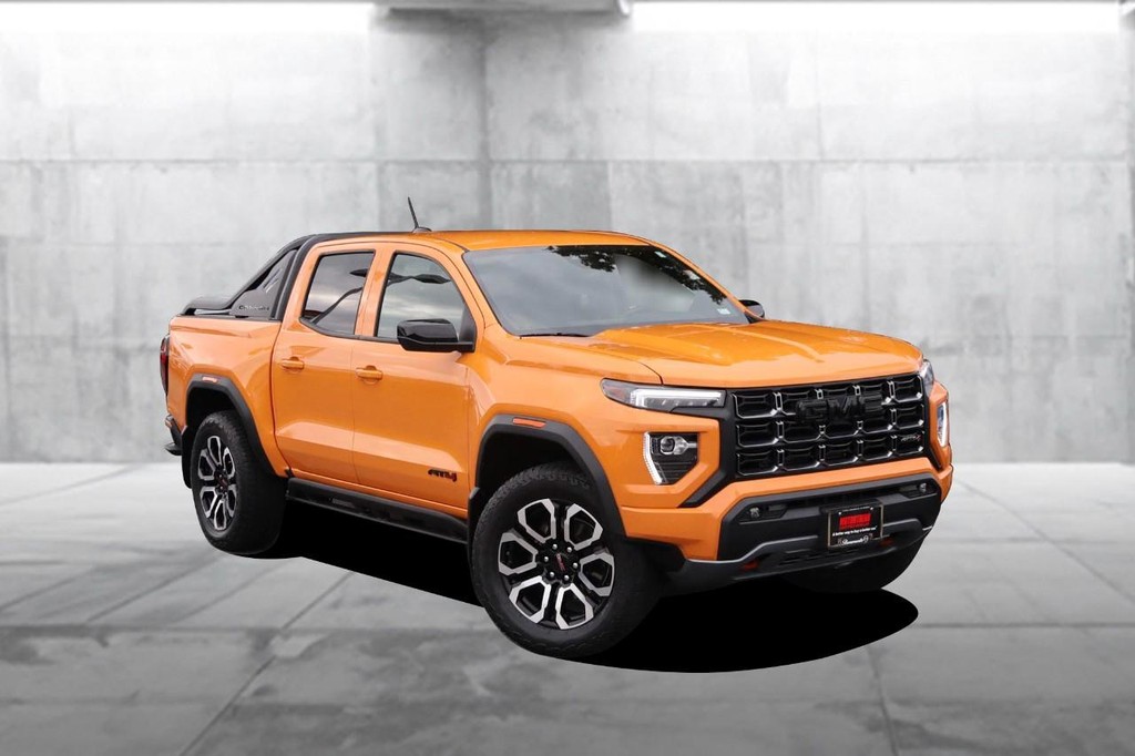 GMC Canyon Vehicle Full-screen Gallery Image 02