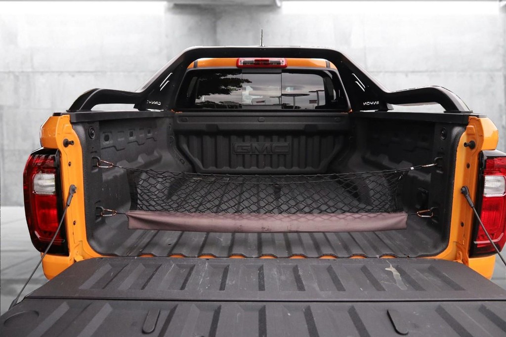 GMC Canyon Vehicle Full-screen Gallery Image 07