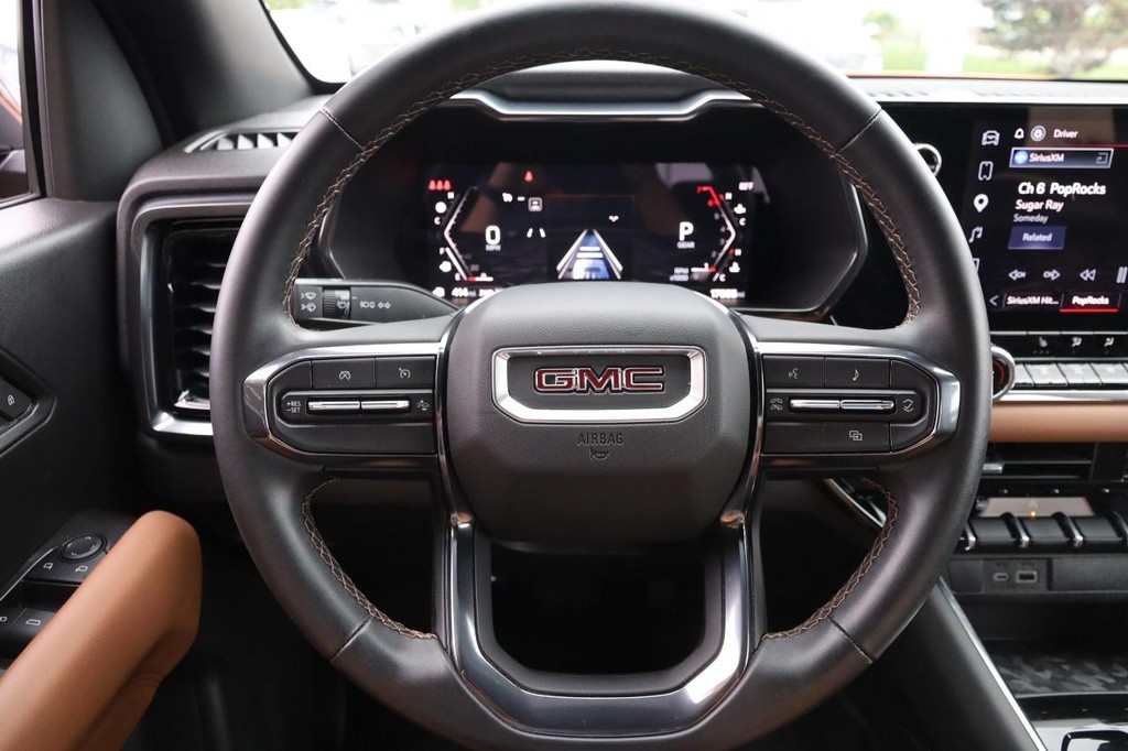 GMC Canyon Vehicle Full-screen Gallery Image 10