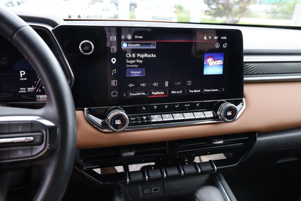 GMC Canyon Vehicle Full-screen Gallery Image 15