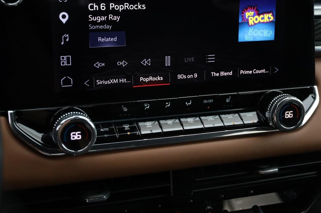 GMC Canyon Vehicle Full-screen Gallery Image 18