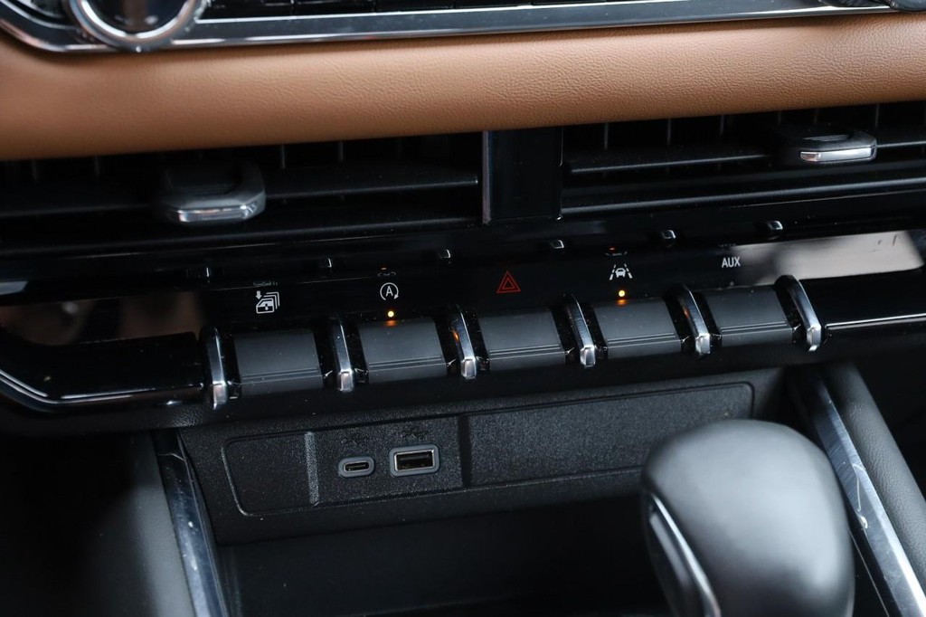 GMC Canyon Vehicle Full-screen Gallery Image 19