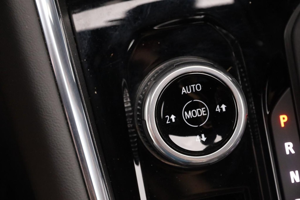 GMC Canyon Vehicle Full-screen Gallery Image 20