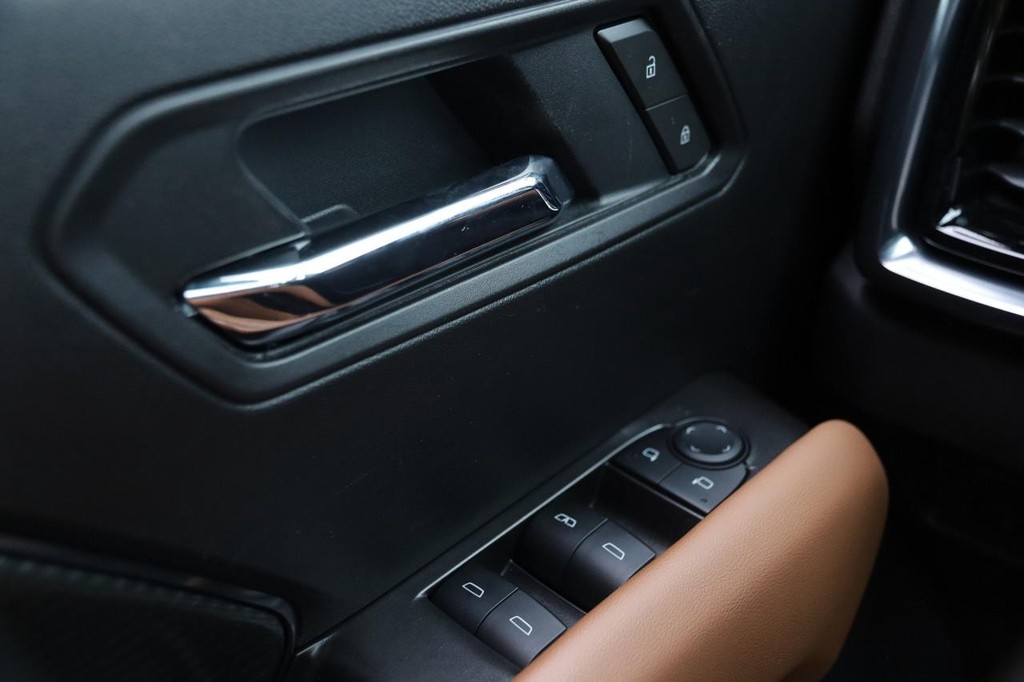GMC Canyon Vehicle Full-screen Gallery Image 21