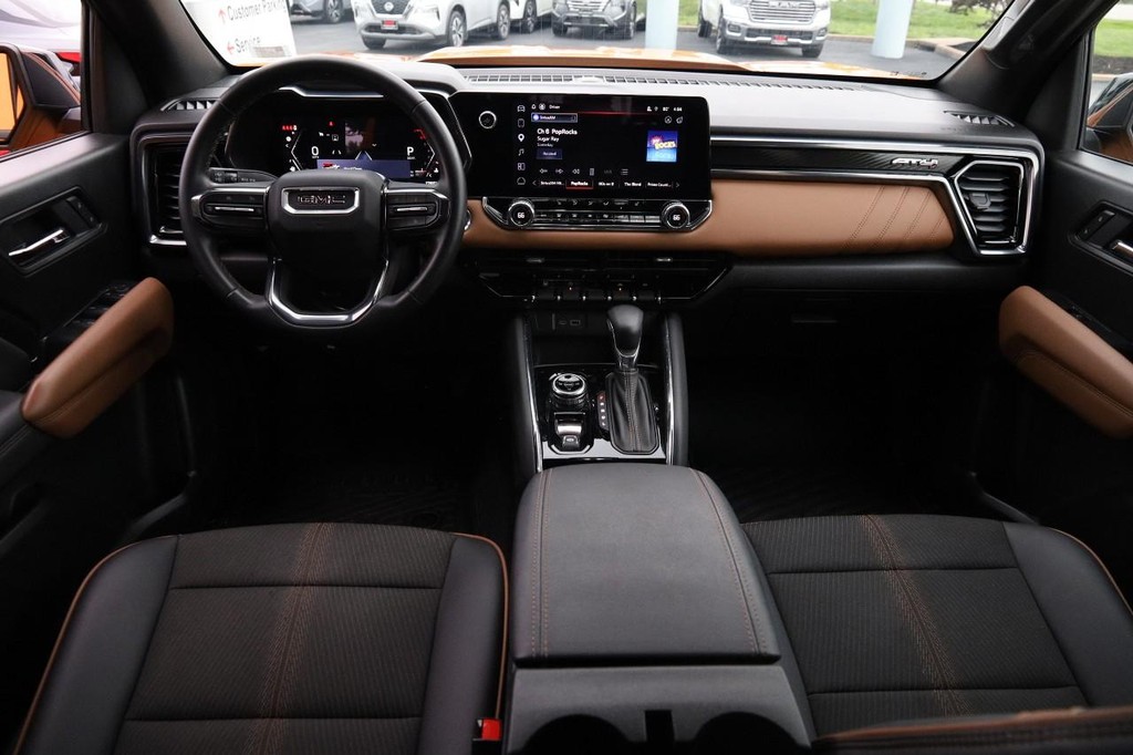 GMC Canyon Vehicle Full-screen Gallery Image 22
