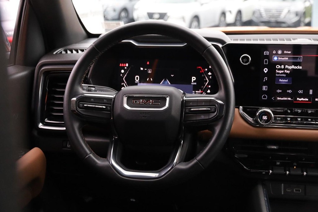 GMC Canyon Vehicle Full-screen Gallery Image 24