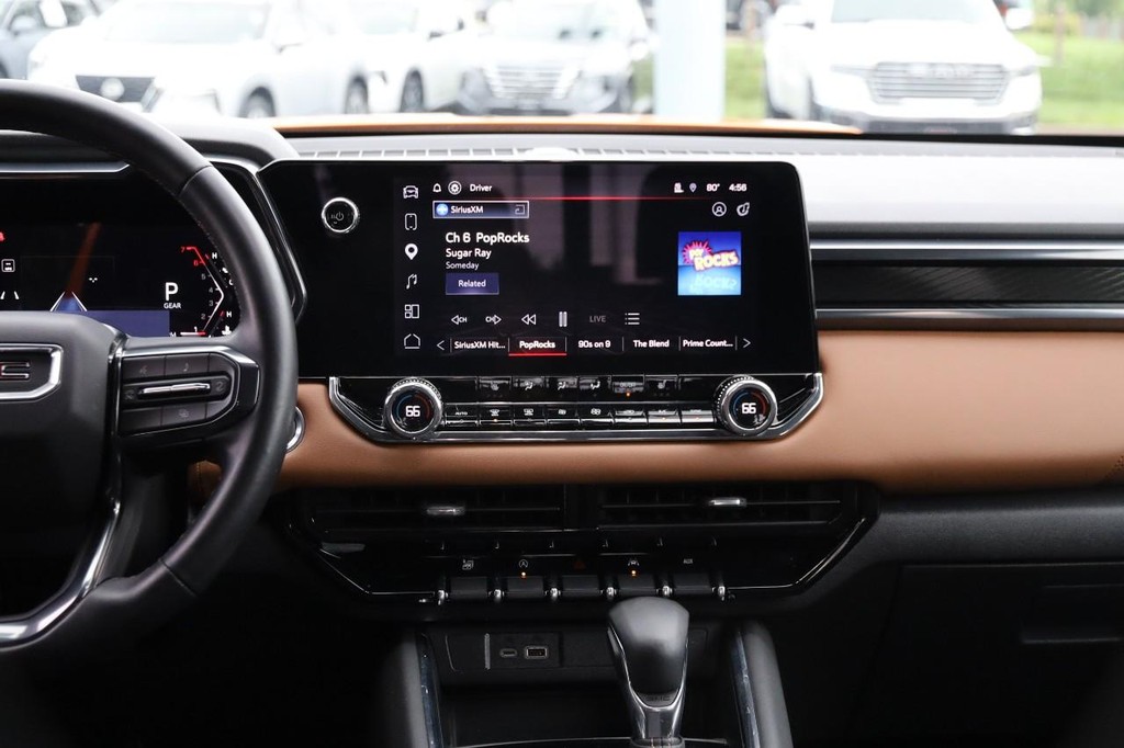 GMC Canyon Vehicle Full-screen Gallery Image 25