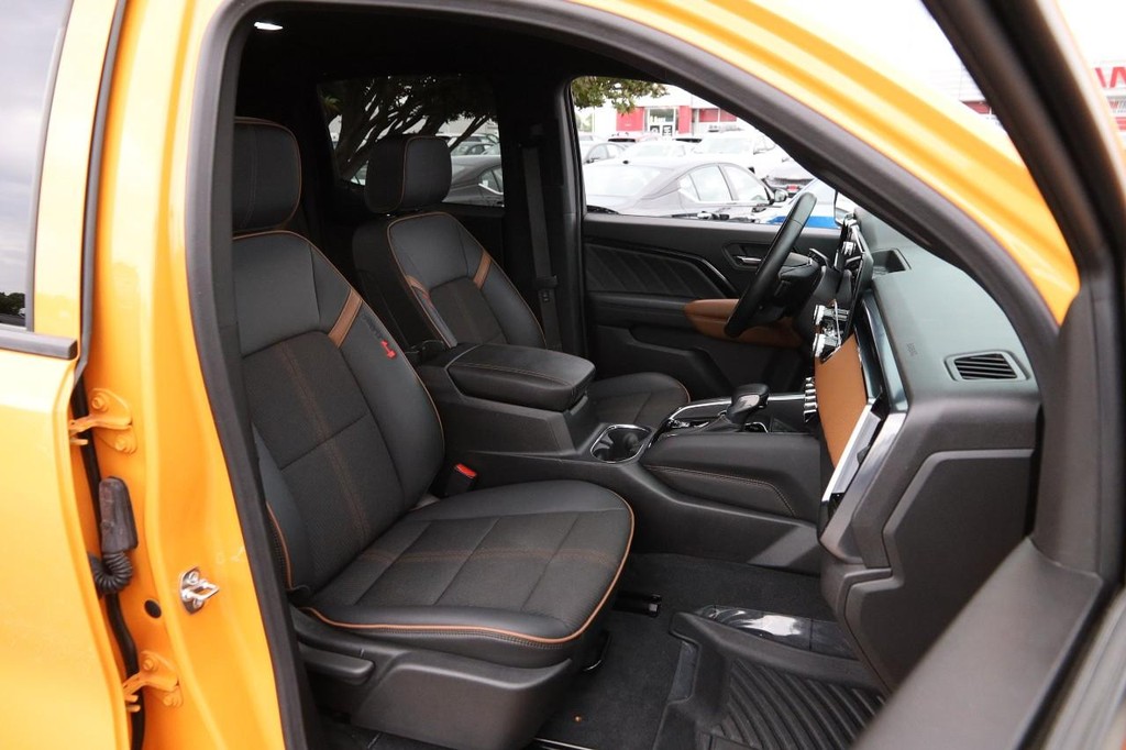 GMC Canyon Vehicle Full-screen Gallery Image 28