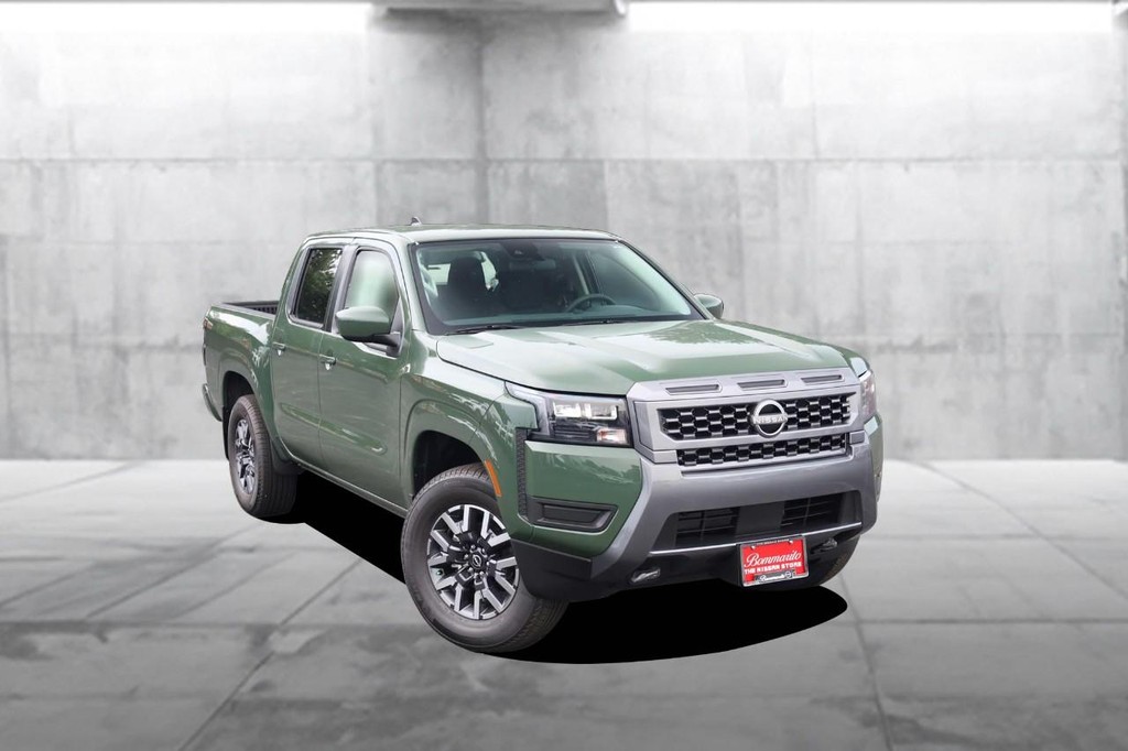 Nissan Frontier Vehicle Full-screen Gallery Image 2