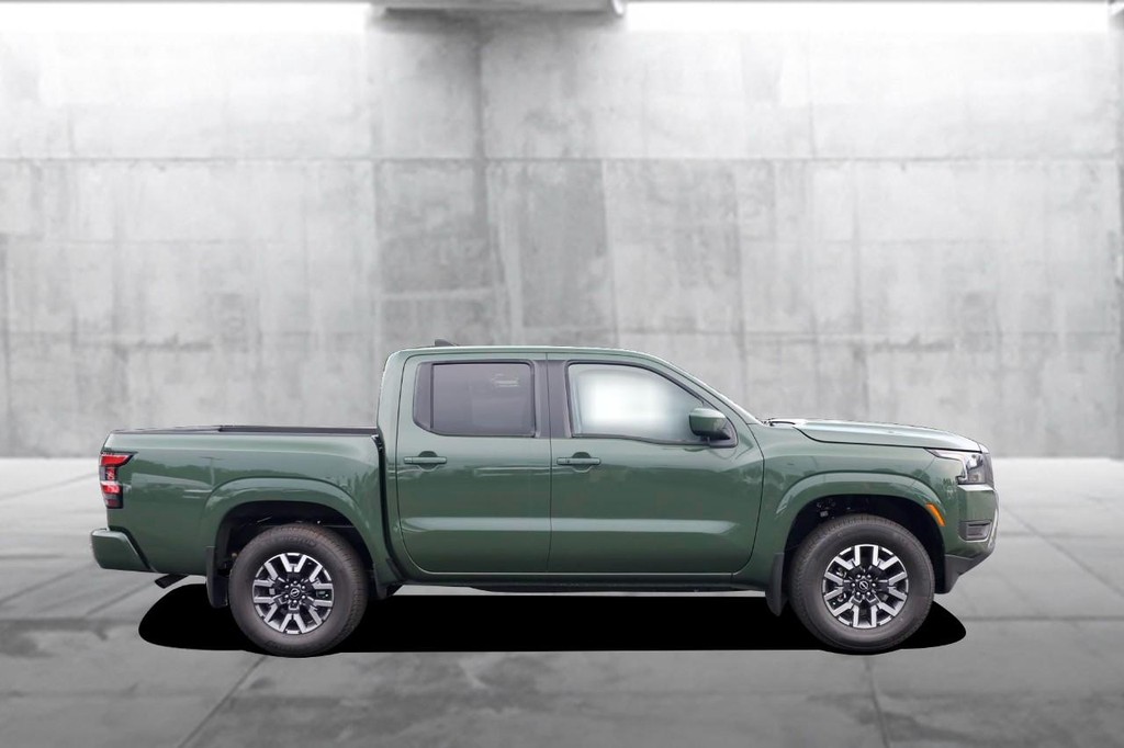 Nissan Frontier Vehicle Full-screen Gallery Image 5