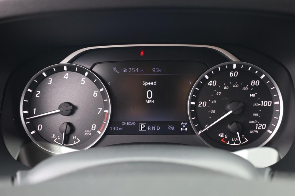 Nissan Frontier Vehicle Full-screen Gallery Image 10