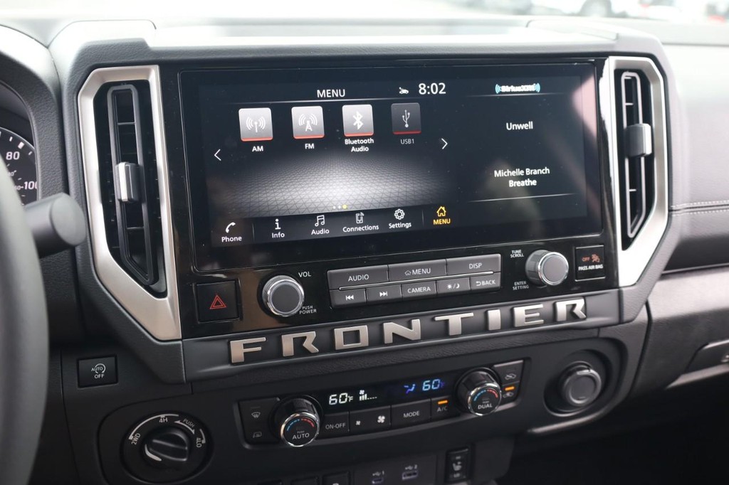 Nissan Frontier Vehicle Full-screen Gallery Image 11