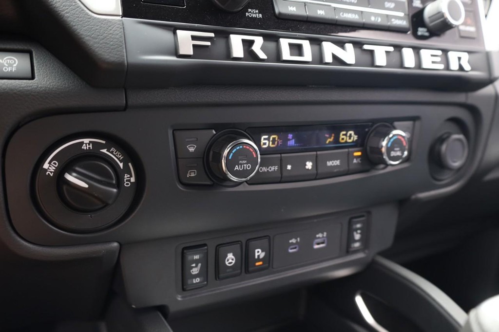 Nissan Frontier Vehicle Full-screen Gallery Image 13
